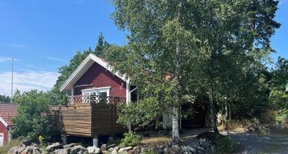 Cosy cabin in a quiet residential area close to nature and beach