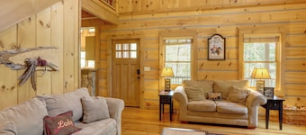 Woolly Bugger Cabin: Hot Tub & Fishing Pond