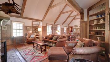 House (5 Bedrooms) | Interior