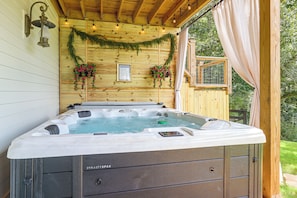 House (3 Bedrooms) | Interior - Hot Tub, Goats, 10 Mins to Sheriff's Jeep Fest! (Dawsonville)