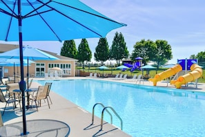 Unclassified image, 3 of 47, button - Waterfront Condo w/ Cove View on Smith Mtn Lake (Huddleston)