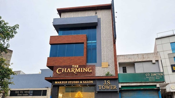 A multi-story building with a makeup studio and salon on the ground floor. - Classic Hotel Elegant Palace (New Delhi)