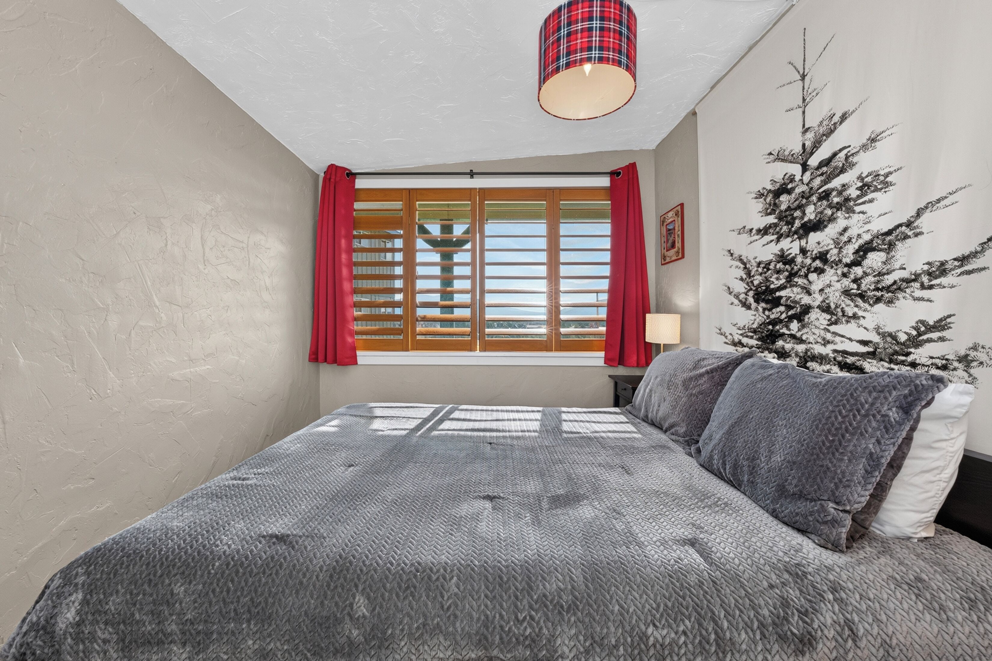 Travel crib, WiFi (free), bed sheets