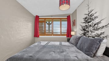 Travel crib, WiFi (free), bed sheets
