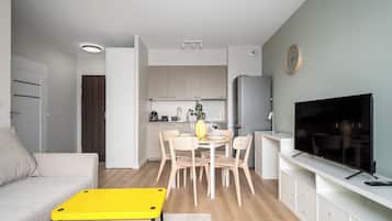 Appartement (84) | Woonruimte | Een 30-inch flatscreentelevisie met digitale zenders