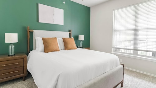 Landing Amazing 1BD in Copperfield