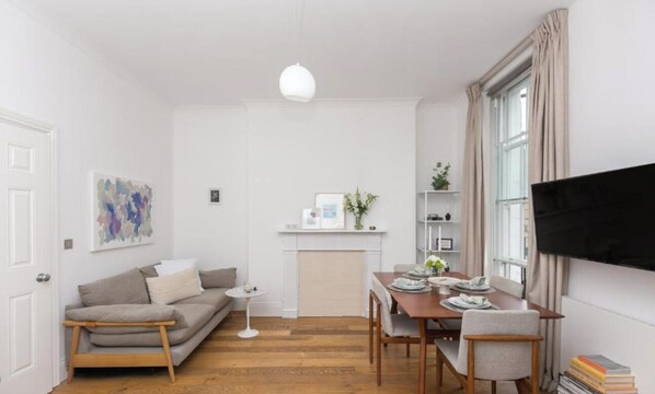Unclassified image, 1 of 21, button - Light filled studio with view of Regents Park. 1 min walk to Baker St tube. (London)