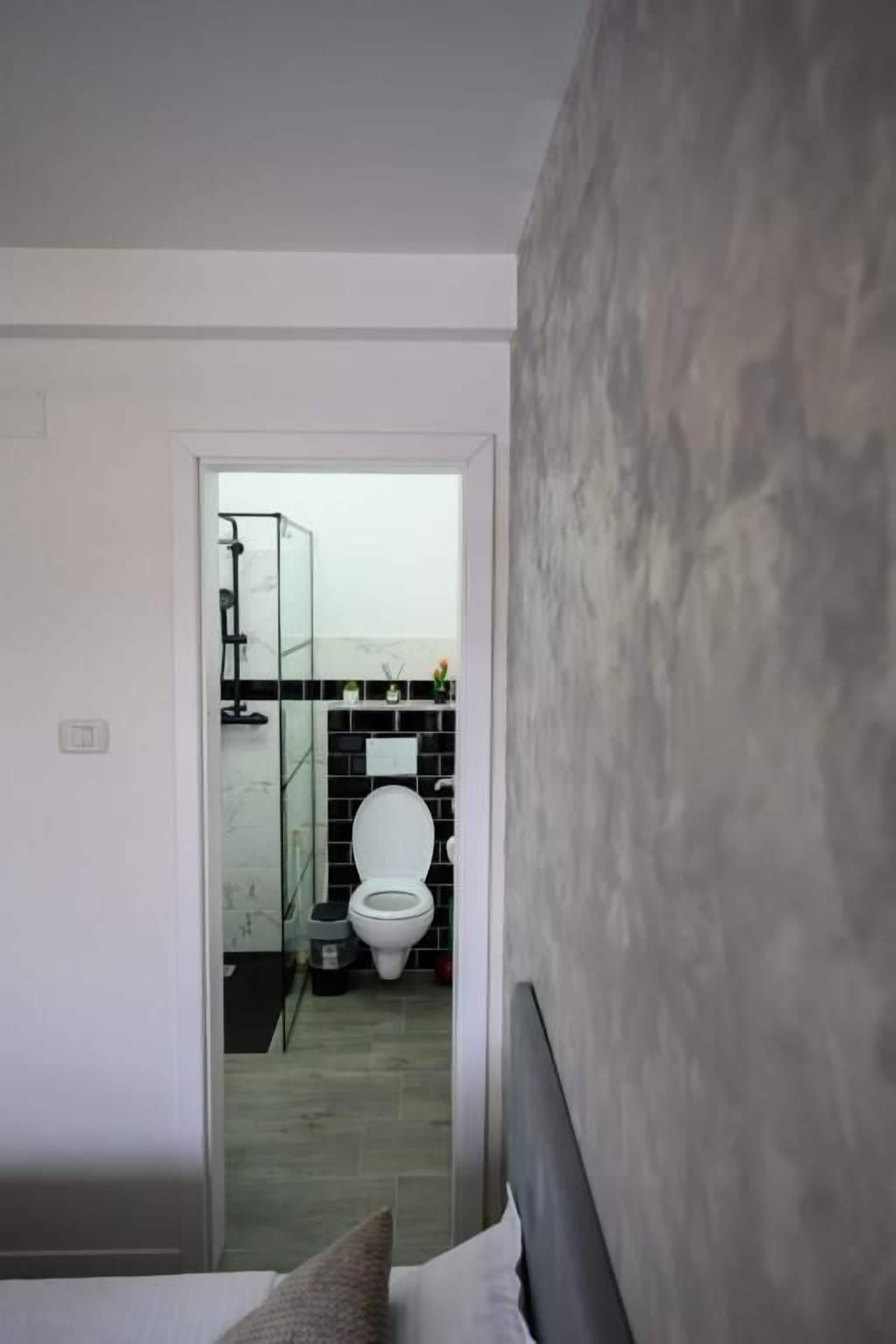 Comfort Double Room, Non Smoking, Private Bathroom | Premium bedding, WiFi (free), bed sheets