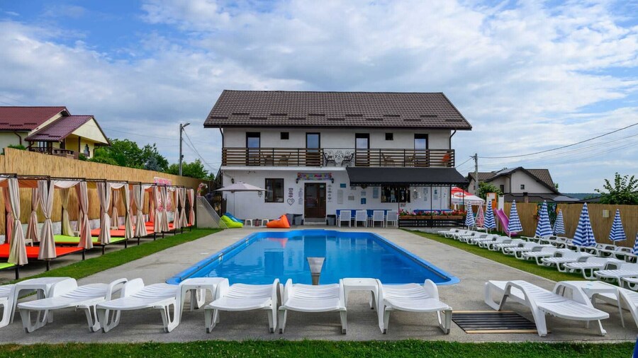 Good Mood Pool & Smart Rooms