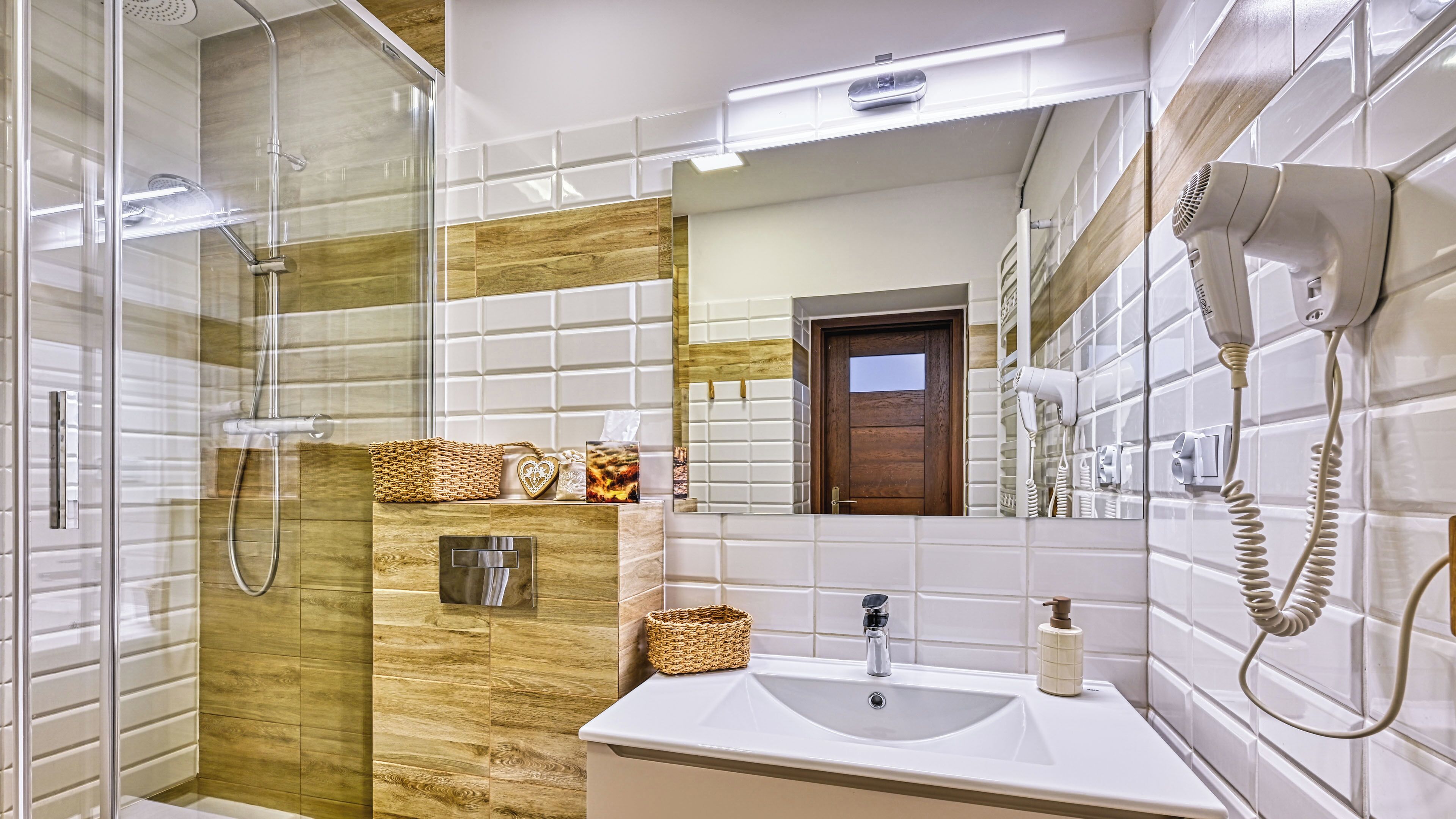Apartment | Badezimmer | Dusche, Haartrockner, Handtücher