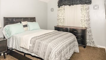 Desk, WiFi, bed sheets