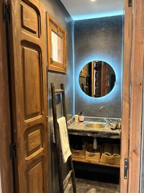 Unclassified image, 4 of 57, button - RIAD TILÉLI (MARRAKECH)