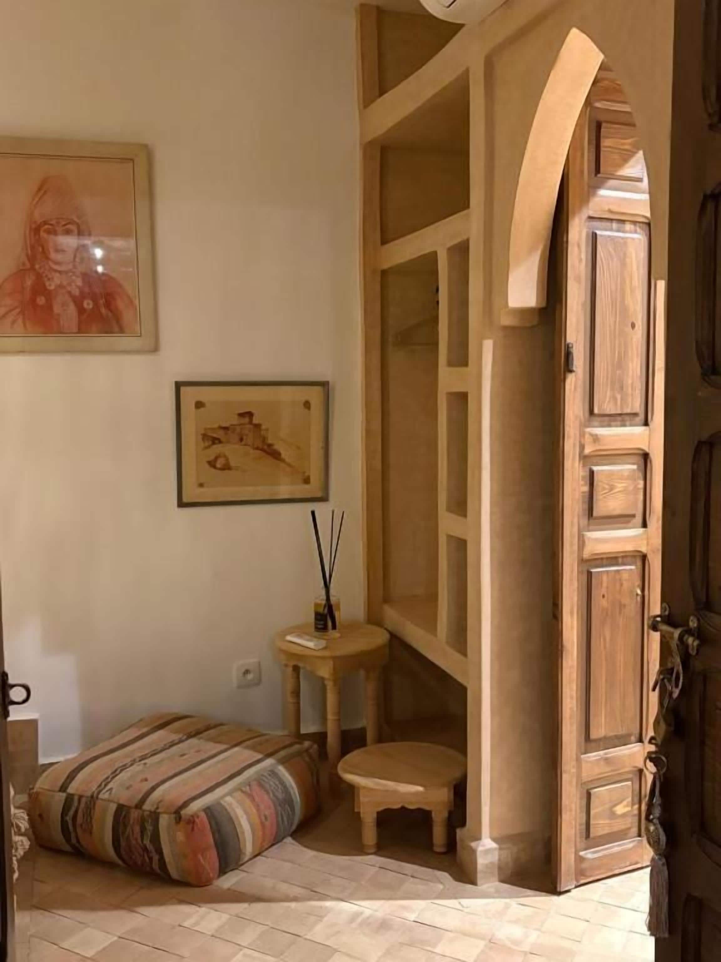 Deluxe Suite, Balcony, Courtyard View | Interior
