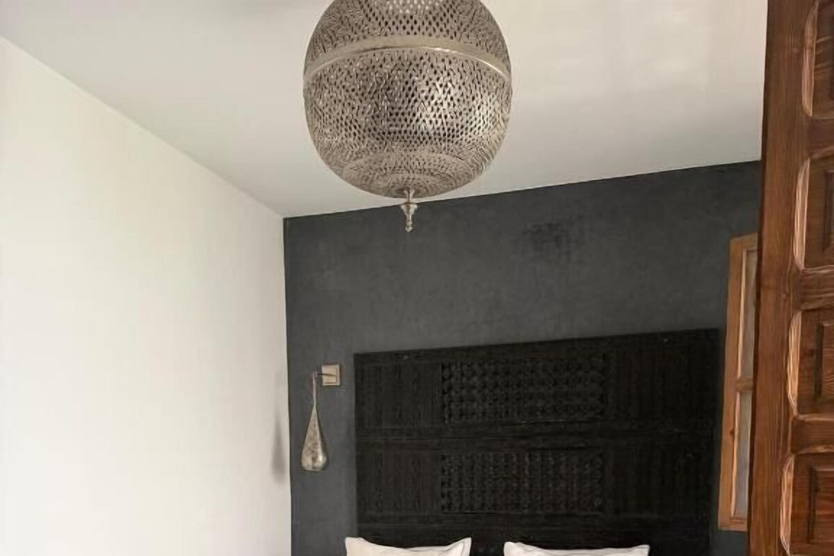 Iron/ironing board (on request), WiFi (free)