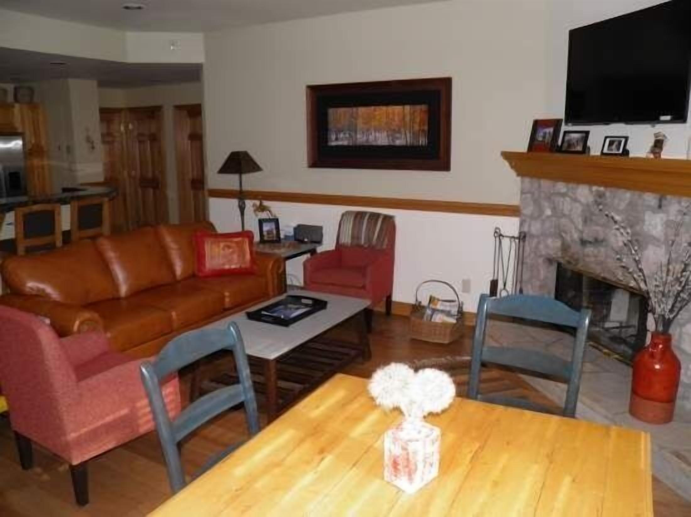 Condo, 1 Bedroom | Living area