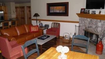 Condo, 1 Bedroom | Living area