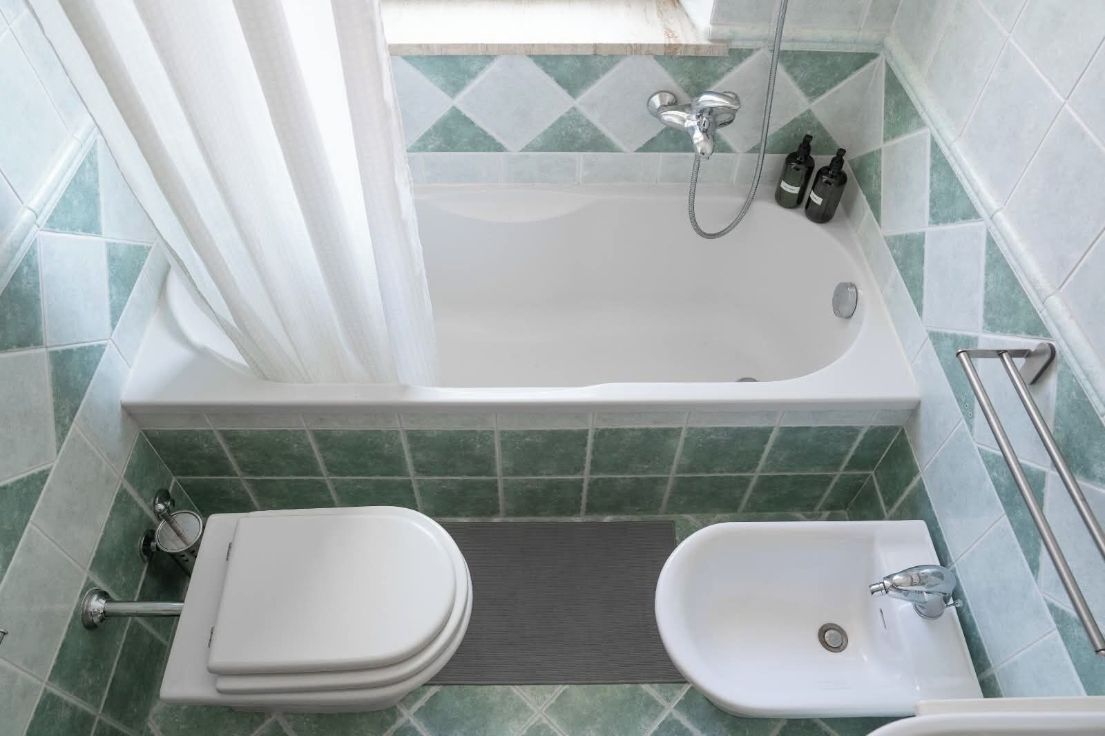 Dusche, Haartrockner, Bidet, Handtücher