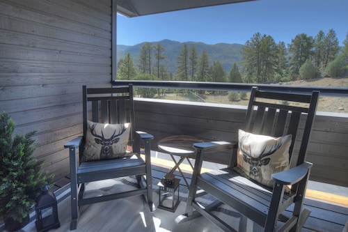 Updated Animas Valley Condo with Awesome Views - 2 Decks