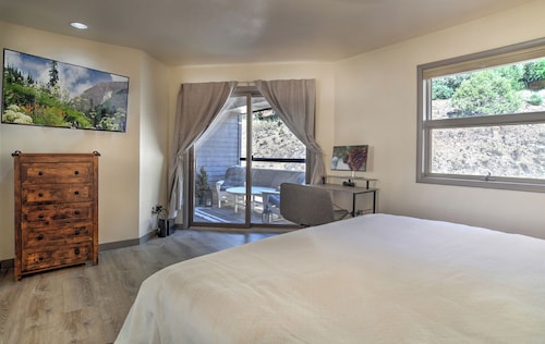 Updated Animas Valley Condo with Awesome Views - 2 Decks