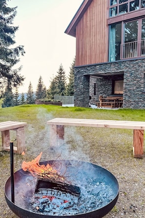 Outdoor dining - Cosy apartment for 5 guests with WIFI, TV and balcony (Jilemnice)