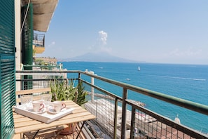 Unclassified image, 2 of 28, button - Via Posillipo 342 (Naples)