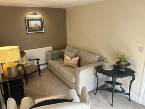 Deluxe Triple Room | Living area - Townhouse Suites (Southwell)