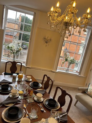 Dining - Townhouse Suites (Southwell)