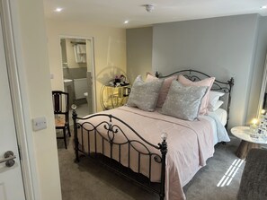 Deluxe Double Room | Desk, laptop workspace, blackout curtains, iron/ironing board - Townhouse Suites (Southwell)