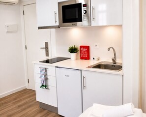 Private kitchen - Vrbo Property (Coimbra)