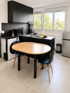 Private kitchen - Vrbo Property (Pantin)