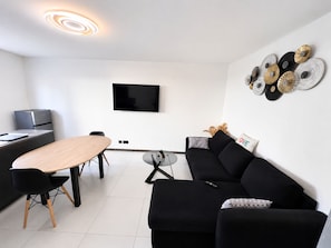 Living area - Vrbo Property (Pantin)