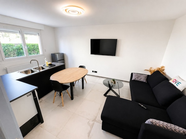 Living area - Vrbo Property (Pantin)