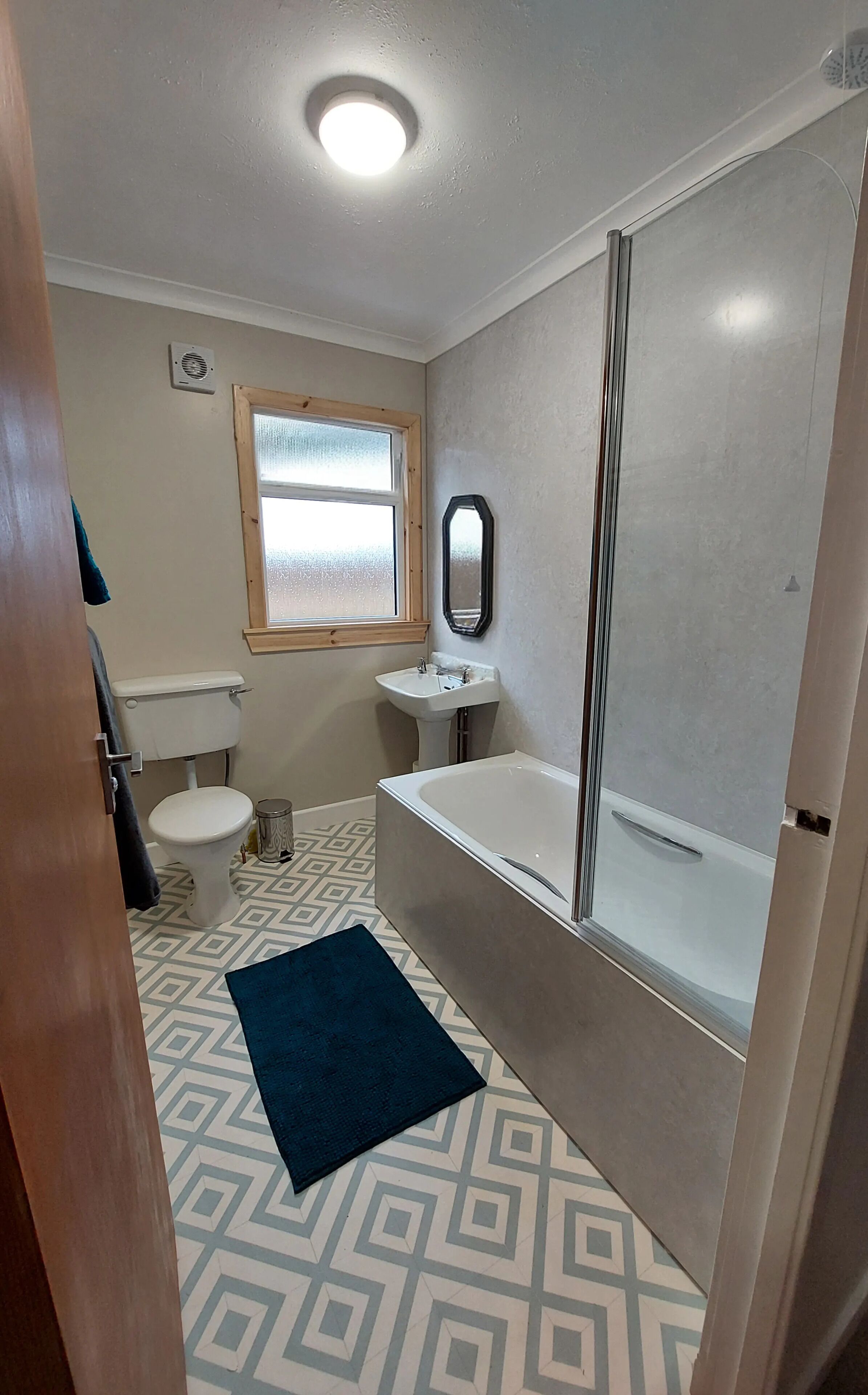 A bathroom with a toilet, sink, and bathtub.