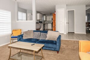 Living area - Advance Home (McDonough)