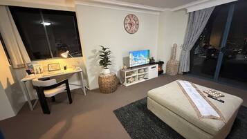 Iron/ironing board, WiFi, bed sheets