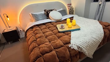Iron/ironing board, WiFi, bed sheets