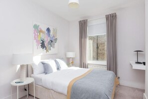 Unclassified image, 5 of 22, button - Renovated large victorian terrace with garden. (London)