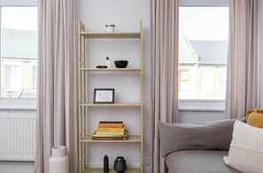 Unclassified image, 3 of 22, button - Renovated large victorian terrace with garden. (London)