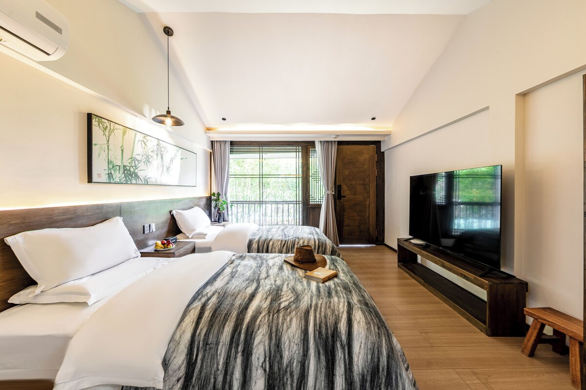 Comfort-Zweibettzimmer, Blick auf den Innenhof | Hochwertige Bettwaren, Daunenbettdecken