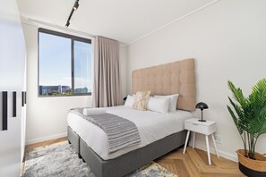 Room - Apartment with Lake View | Balcony and Pool (Cape Town)