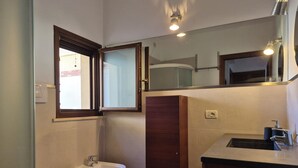 Hair dryer, towels, soap, toilet paper - A quiet apartment in the heart of Romagna (Santarcangelo di Romagna)