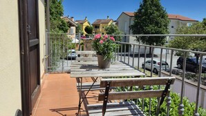 Outdoor dining - A quiet apartment in the heart of Romagna (Santarcangelo di Romagna)