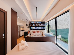 In-room safe, desk, laptop workspace, free WiFi - Mondrian - Ponta Negra by Almare Flats (Natal)