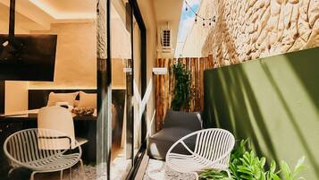 Apartment | Outdoor dining