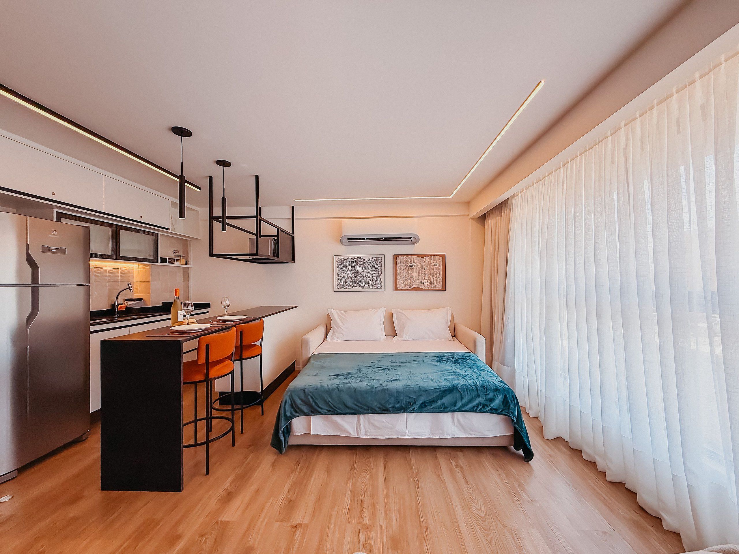 Appartement | Coffre-fort, bureau, espace de travail pour ordinateurs portables