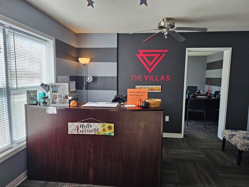 Spacious 4-bedroom apartment in charming Marshfield with AC and gym