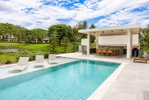 Exclusive Golf Villa at Plam Hill 