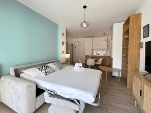 Unclassified image, 3 of 15, button - Viva Riviera Sunny Apartment with Balcony (Cannes)
