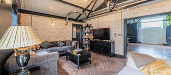 Luxury Countryside retreat with air-conditioning & wood fired hot tub