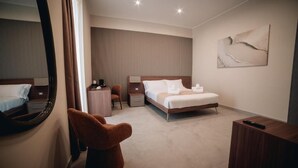 Deluxe Double Room, Balcony, City View | In-room safe, soundproofing, WiFi (free) - BnB Napoli Mobility (Naples)